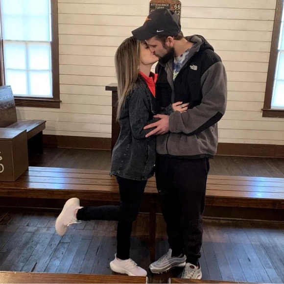 Meet your Posher, Kristen - Picture 6 of 7